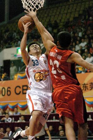 澳超战报：德弗里斯失点后补射破门，奥克兰3-1惠灵顿（澳超战报：德弗里斯点球罚失后补射破门，奥克兰3-1击败惠灵顿）