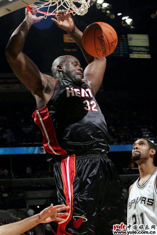 广东男篮在CBA杯赛中以94-80击败广州男篮，奎恩全场高效表现，贡献29分6篮板7助攻5抢断，助力球队取得首胜。（奎恩砍下29+6+7+5助广东94-80击败广州，收获CBA杯赛首胜）