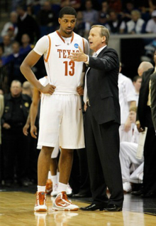 冬日暖阳映照赛场 校友欢聚情满中原（冬阳映赛场 校友齐聚情满中原）