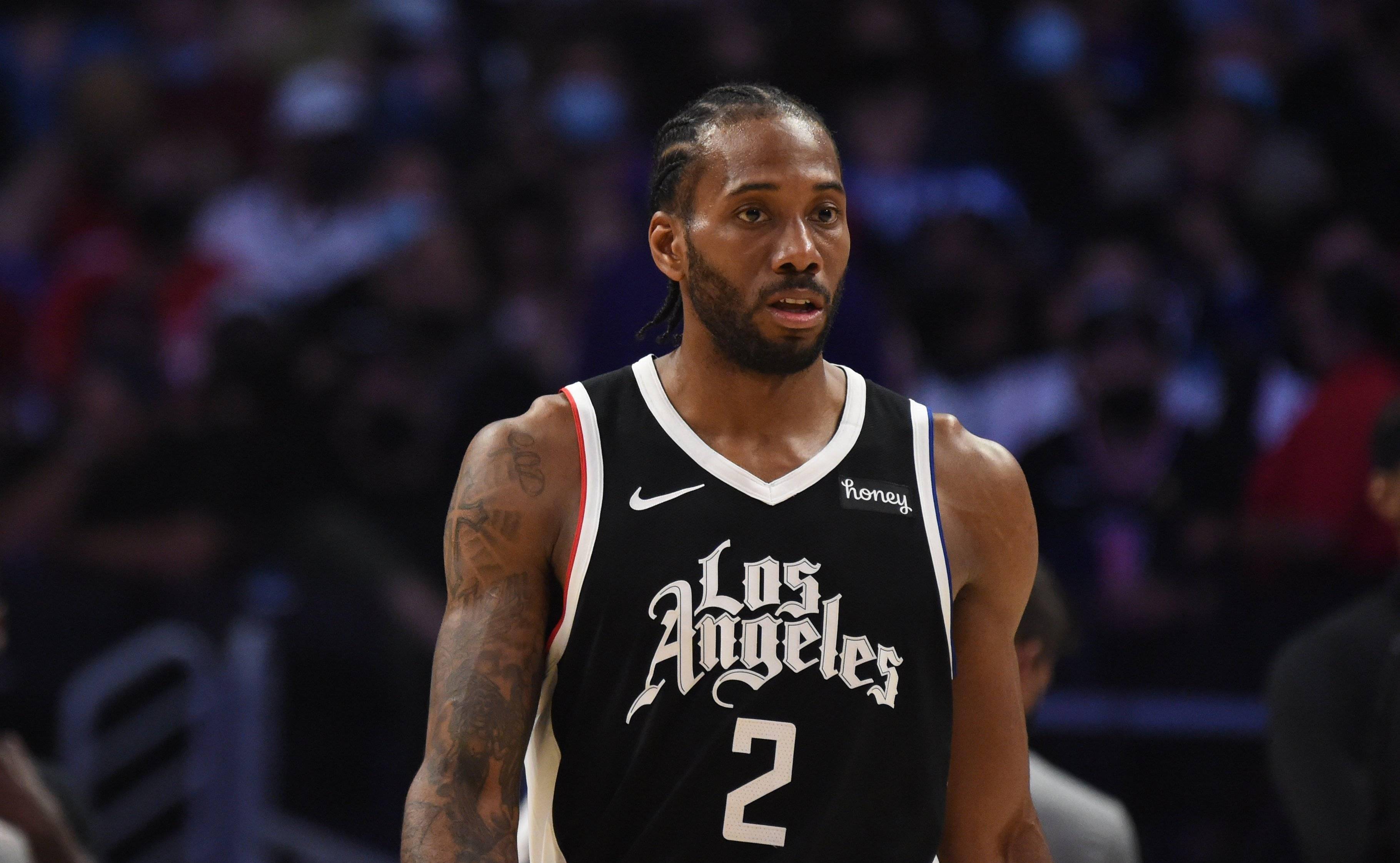 瓦拉内专访谈心理问题：展现脆弱的一面并不是软弱的表现（瓦拉内专访：谈心理挑战，坦露脆弱并非软弱）