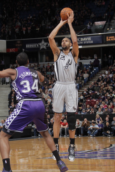 足球曼联新援首秀即破门，球迷高呼：值了！（曼联新援处子秀就进球，球迷直呼：值回票价！）