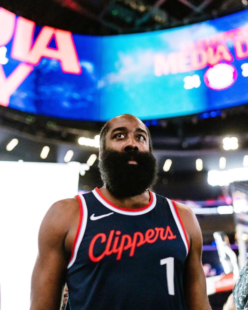 欧冠连场进球+斯帅赏识，米体：尤文正积极寻求与麦肯尼续约（米体：尤文加速推动与麦肯尼续约，欧冠连场破门获斯帅力挺）