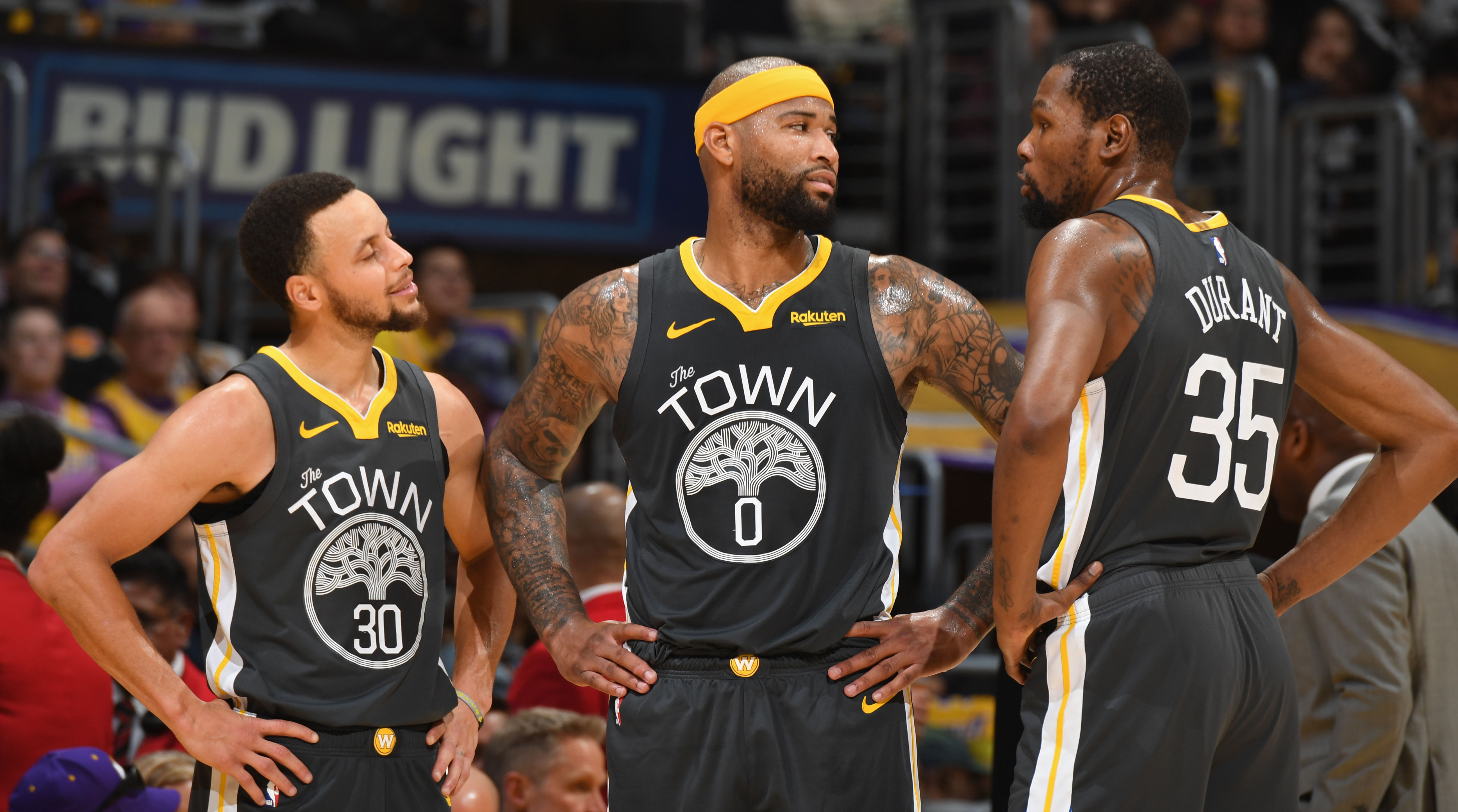 斯帕莱蒂：伊尔迪兹是超顶级球员，弗拉霍维奇肌肉拉伤了（斯帕莱蒂称伊尔迪兹堪称顶尖，弗拉霍维奇遭遇肌肉拉伤）