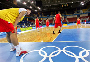 名记还原leeway事件：保罗私自指点伦纳德被小范甘迪警告（名记者解构Leeway风波：保罗擅自指点伦纳德遭小范甘迪警示）