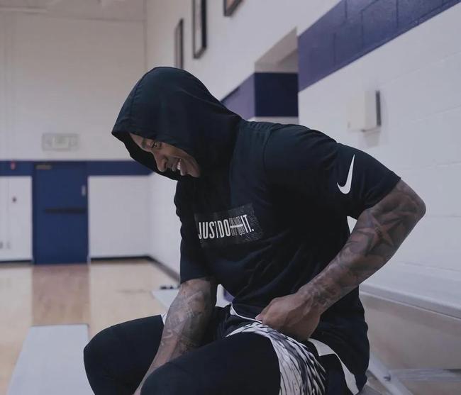 皇马11月最佳球员候选：姆巴佩领衔，维尼修斯、居莱尔在列（皇马公布11月最佳候选：姆巴佩领跑，维尼修斯与居莱尔入选）