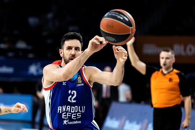 米体：恰20仍有望出战意超杯，阿切尔比预计不会随队去利雅得（米兰体育报：恰尔汗奥卢有望出战意超杯，阿切尔比预计不随队赴利雅得）